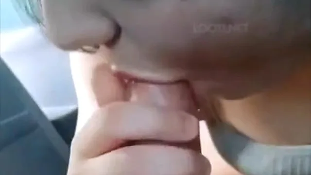 تینیجر خوشگل تو ماشین برا دوست پسرش ساک میزنه