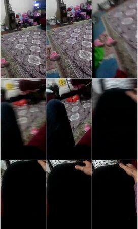 کاپل خوش اندام، تر تمیز وطنی با ی سـکس فوق حرفه ای دلنشین😋🇮🇷دختر زیرش ی بالشت گذاشته دراز کشیده کـونش قمبل کرده😋 چه کـون خوش فرم نازی اخ🤤😍مرده ام دراز کشیده روش کیـرش تا خـایه با همه قدرت میکنه تو کـونش در میاره 😋صدای تلمبه های پر قدرتش با صدای ناله التماس دختره چه ترکیب سـکسی ساخته آب آدم‌ میاره لامصب