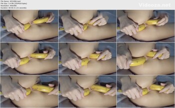 دختر حشری دوتا موز همزمان یکی میکنه تو کصش یکی تو کونش .