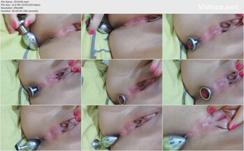 دختر حشري گوشتي ديلدو ميکنه تو سوراخ کونش و کص تپل صورتيش ميماله .