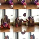 لایو دختره موقع توپ بازی نوک ممه هاش معلوم میشه .